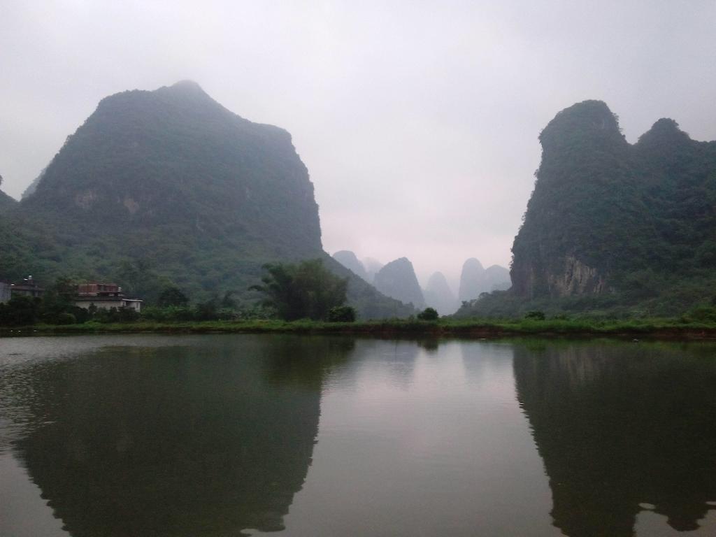 Отель Yangshuo Peaceful Valley Retreat Экстерьер фото